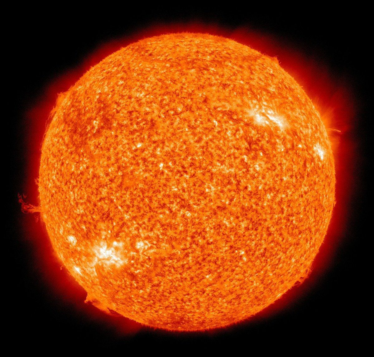 Найпотужнішу за три роки спалах на Сонці зафіксували астрономи. У п'ятницю, 29 травня, орбітальна обсерваторія SDO зафіксувала найпотужніший за останні три роки спалах на Сонці.