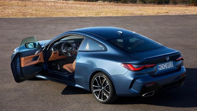 BMW офіційно представила нове купе BMW 4-Series: величезні «ніздрі» та новий двигун. Як і було обіцяно виробником, відбулася інтернет-прем'єра нового покоління BMW 4 Series.