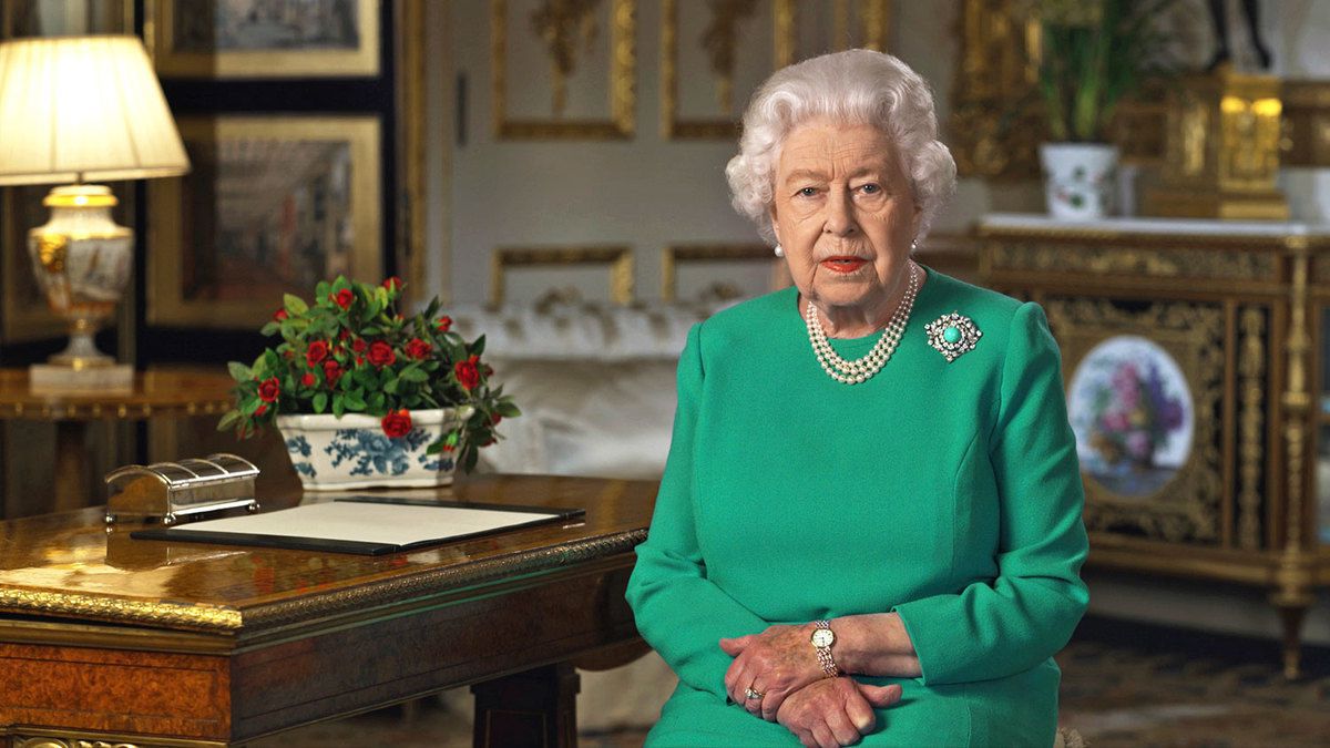 Королева Англії Єлизавета II здивувала своїх прихильників прогулянкою на коні, адже їй 94 роки. Британська королева ефектно вийшла з карантину.