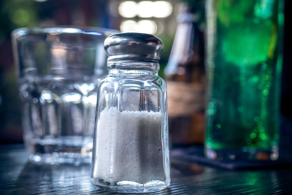 Вченими був встановлений ще один шкідливий вплив солі на організм людини. Вона негативно впливає на кишечник.