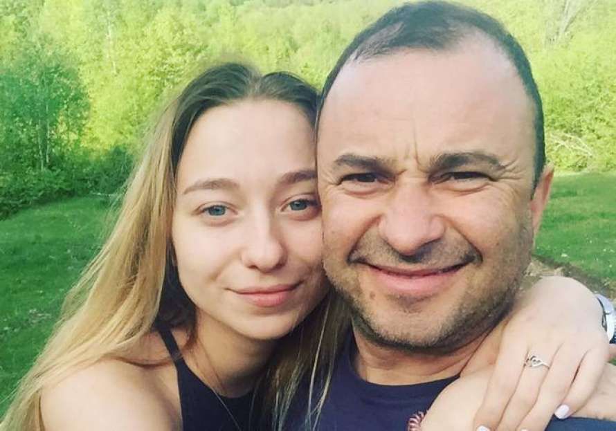 54-річний Віктор Павлик вчетверте одружився на 25-річній Катерині Репяховій. Гірко!