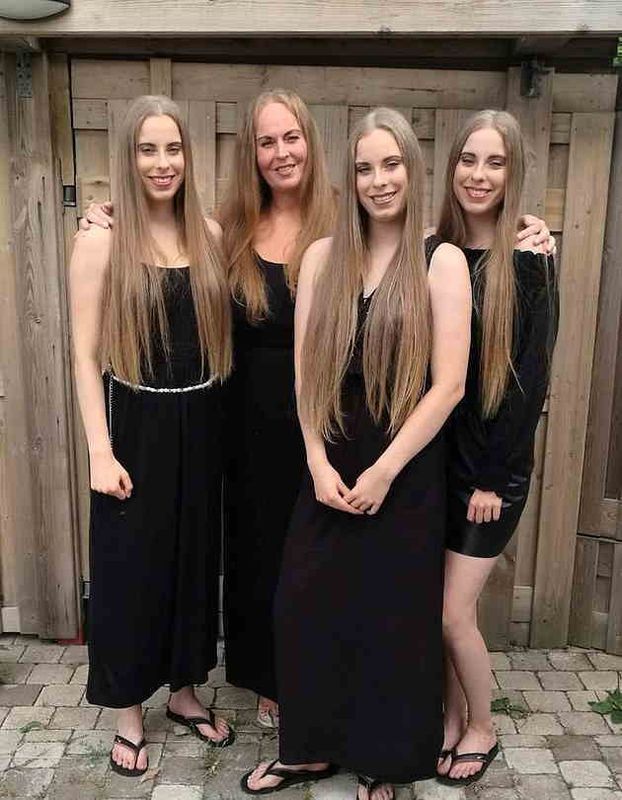 Дівчата з трійні настільки схожі між собою, що інколи змушують людей ламати голови для того, щоб правильно їх розрізнити. Сестри настільки схожі між собою, що їх легко можна сплутати.