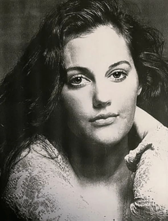 Хюррем з «Величного століття. Роксолана» показала, як виглядала в 16 років. 36-річна Мер'єм Узерлі поділилася раритетним знімком.