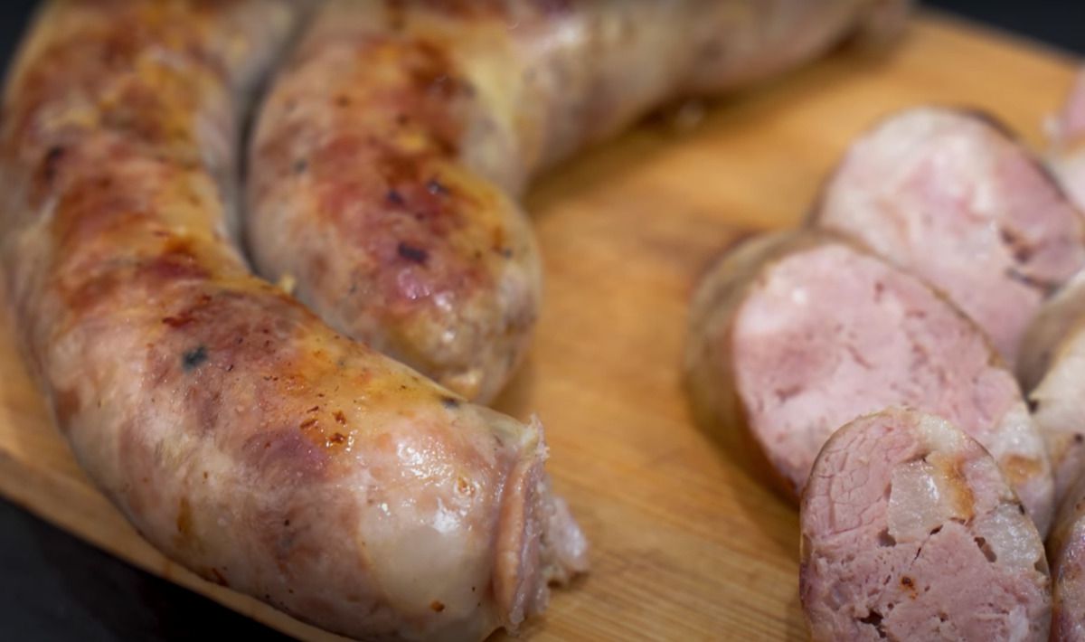 Рецепт домашньої ковбаси з свинини – сільська, дуже смачна й ароматна. Шикарний рецепт ковбаски.