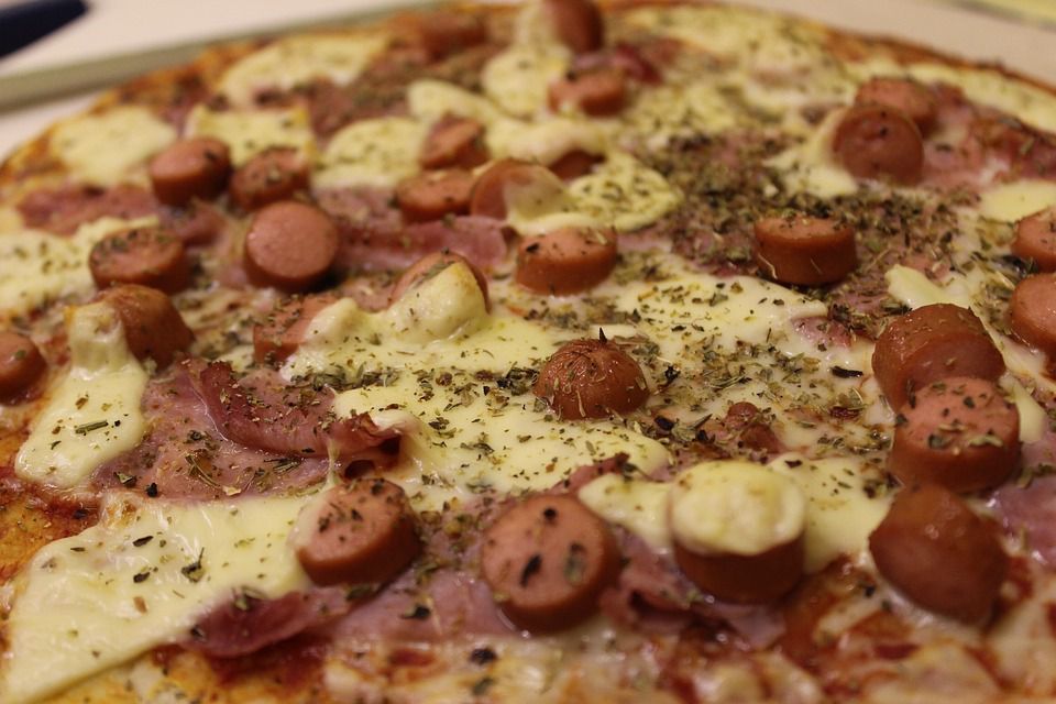 Швидка піца без тіста за циганським рецептом з простих і доступних продуктів. Як приготувати швидку піцу зі смачною начинкою без тіста.
