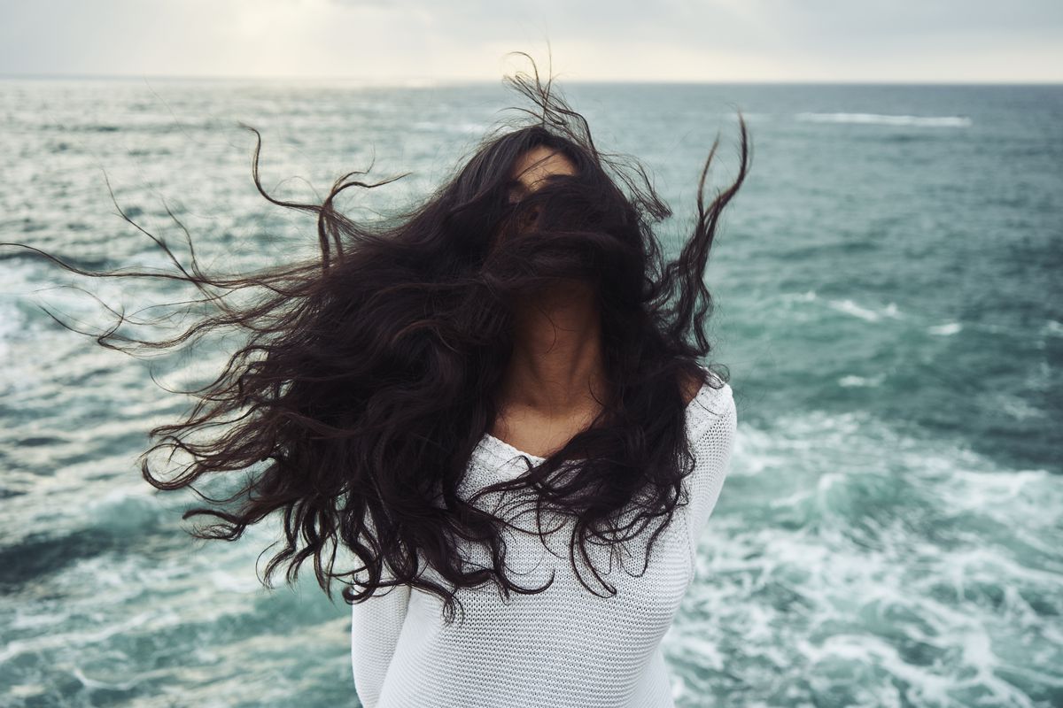Як гормони і жіночі хвороби впливають на здоров'я волосся у жінок 40+. Волосся теж старіють.