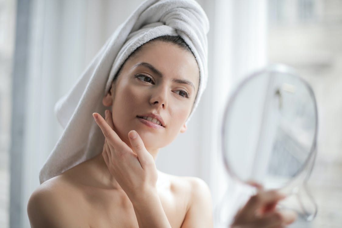 6 серйозних причин, через які після нанесення крему щипає шкіру. Є кілька причин, через які відчувається щипання шкіри після нанесення крему.