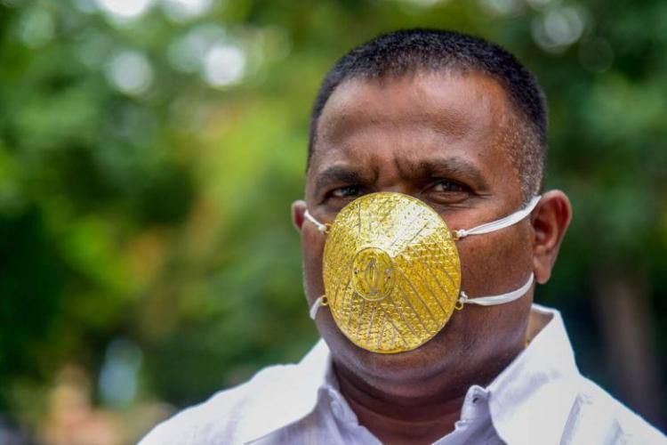 В Індії бізнесмен замовив собі маску з чистого золота. Бізнесмен з Індії виклав 4 000 доларів США за золоту маску для обличчя.