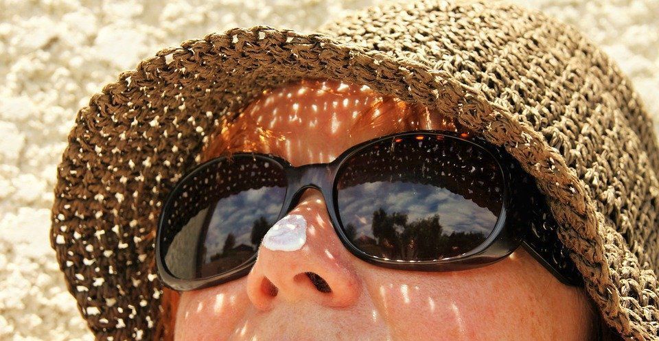 Категорично не можна влітку: найчастіші помилки жінок в догляді за шкірою обличчя в жаркий період. Помилки по догляду за шкірою влітку.