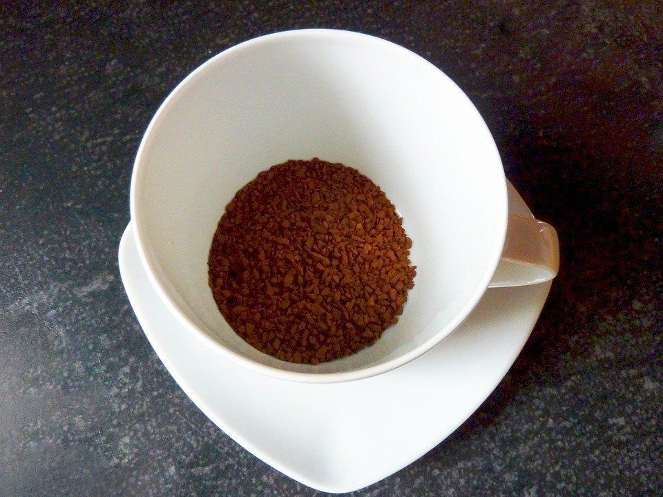Розчинна кава: плюси та мінуси вживання, види. Чим корисна розчинна кава.