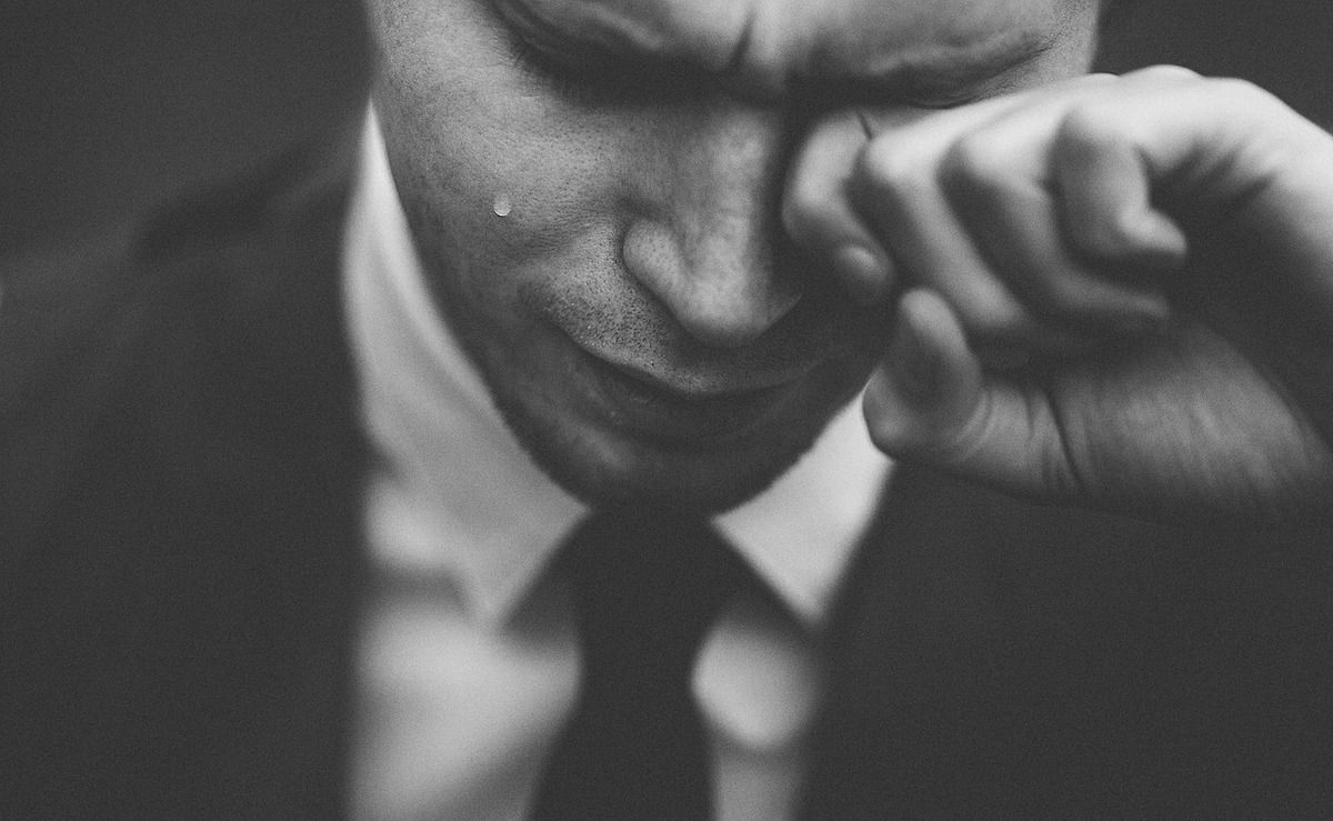 Що кажуть психологи про людей, які часто плачуть через будь-який привід. Ніколи не стримуйте свої сльози, адже це дуже шкідливо для здоров'я.