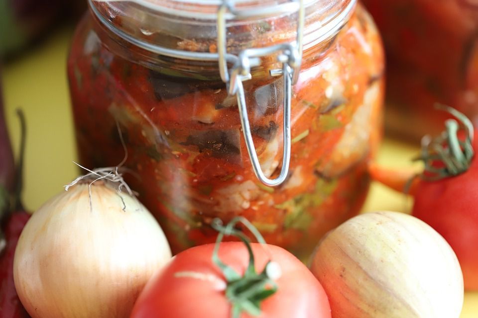 Мариновані огірки в томатній заливці — циганський рецепт. Як швидко заготовити смачні огірки в томаті на зиму.