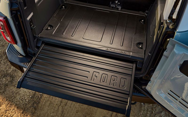 5 цікавих та незвичайних рішень нового Ford Bronco, які сподобаються любителям бездоріжжя і відпочинку на природі. Новий Bronco, представлений вчора, оснащується поряд цікавих рішень.