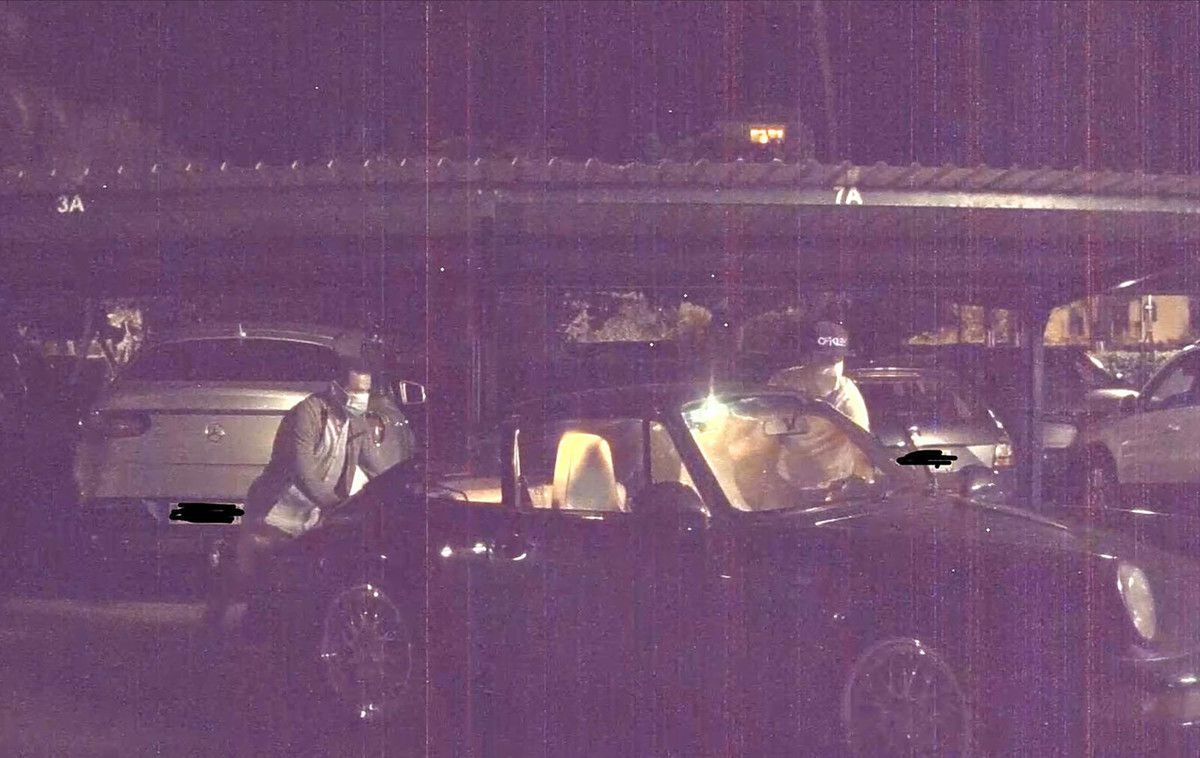 Tesla записала момент викрадення сусіднього автомобіля, завдяки чому викрадачів швидко знайшли. Викрадачі не знали, що їх знімала припаркована неподалік Model 3.