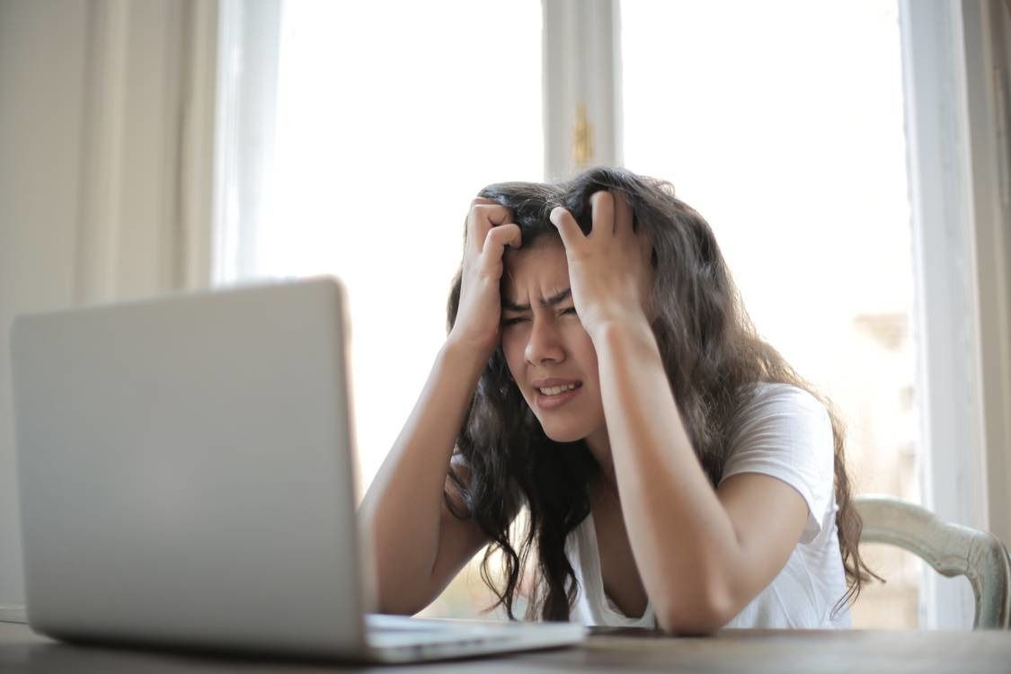 Ці 6 звичок можуть призвести до появи у вас головного болю. Інколи головний біль виникає через наші звички.