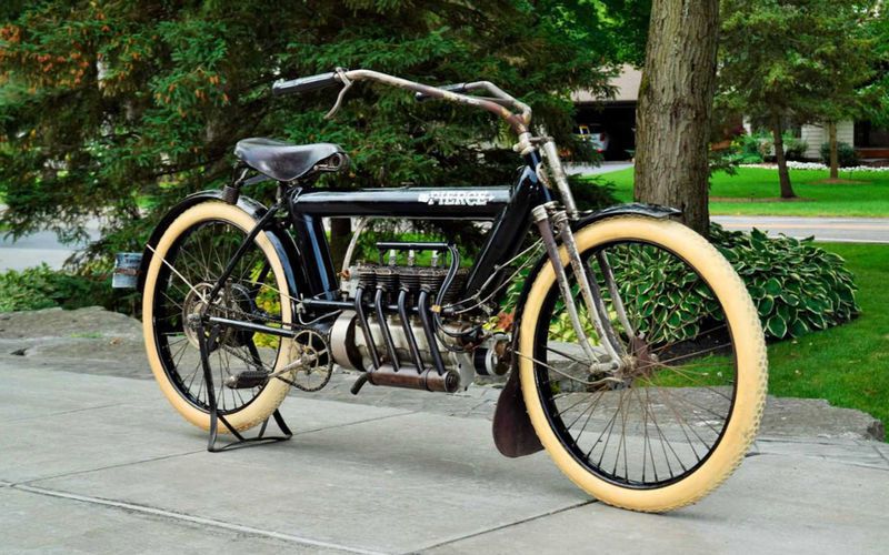 110-річний мотоцикл, який ніколи не реставрували, став найдорожчим колекційним байком світу. Раритетний мотоцикл був проданий за 225 тис. доларів.
