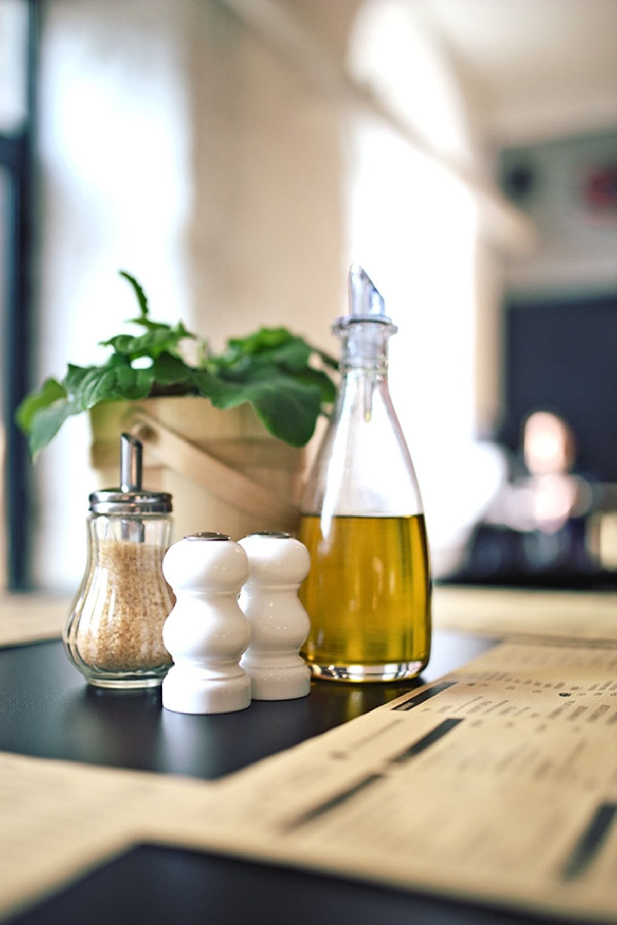 Зберігання рослинної олії: рекомендації та правила. Чи варто зберігати рослинну олію в холодильнику.