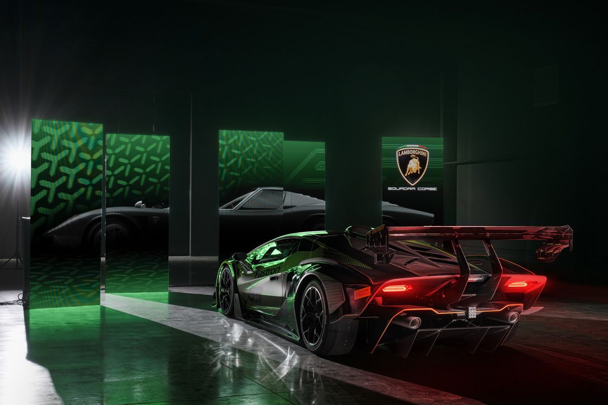 Lamborghini презентувала новий суперкар, який можна купити, але не можна забрати додому. Найпотужнішому Lamborghini не дозволено виїжджати на дороги.