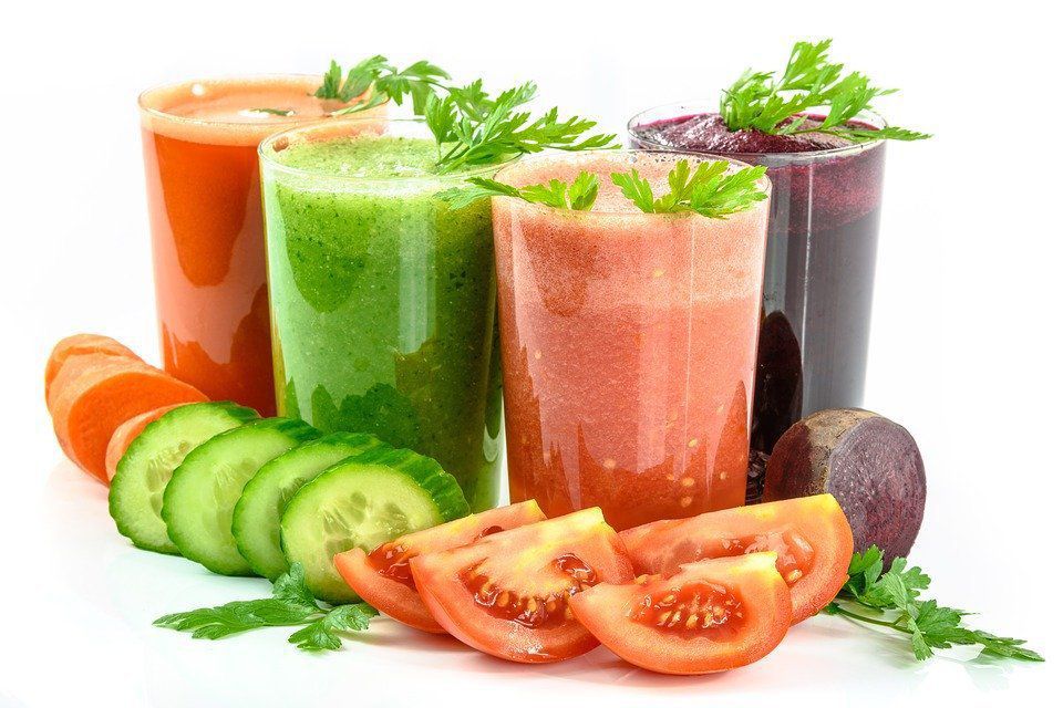 Якими свіжими овочевими соками, можна протистояти проблемам зі здоров'ям. Користь свіжовижатих овочевих соків для організму.