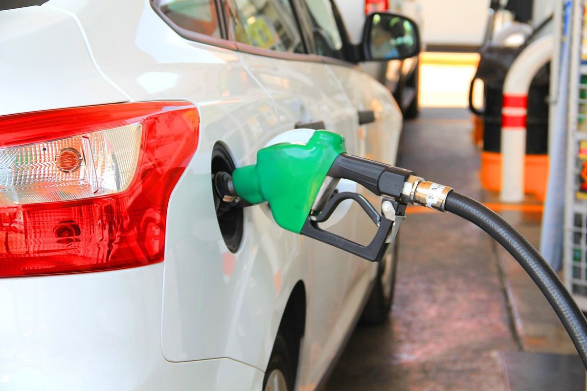 Бензин замість дизеля: ваші дії, якщо переплутали паливо на заправці. Нерідко автомобілістів лякають історіями про те, як на АЗС залили дизель замість бензину або навпаки.