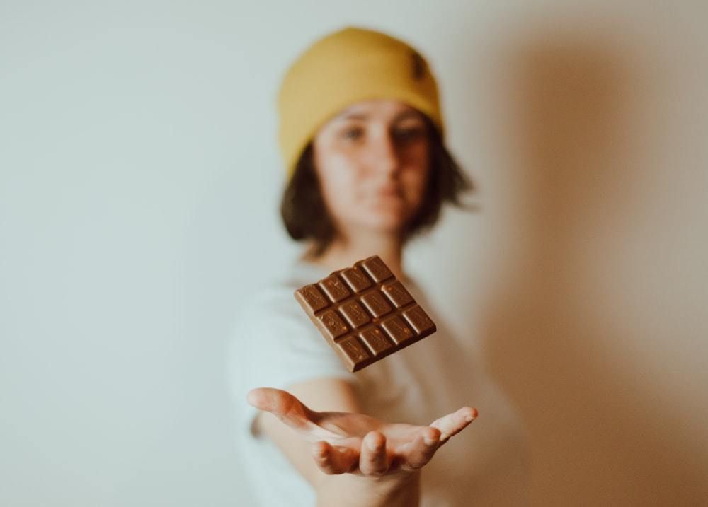 5 порад для тих людей, які хочуть схуднути, вживаючи шоколад. Для схуднення треба вживати шоколад з розумом.