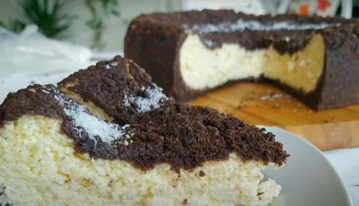 Рецепт дуже ніжного шоколадного пирога з сиром. Шоколадна крихта надає особливого присмаку.