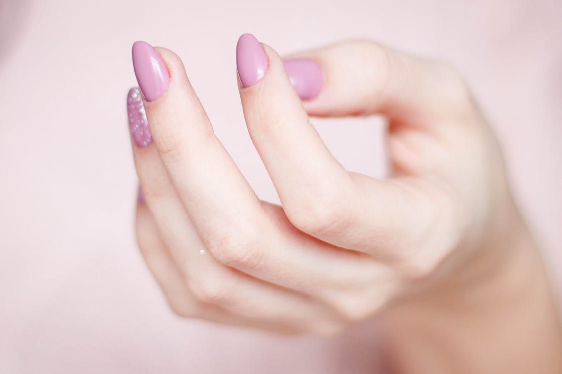 Що треба знати про покриття нігтів гель-лаком та як добитися його стійкості. Поціновувачам якісного манікюру на замітку.