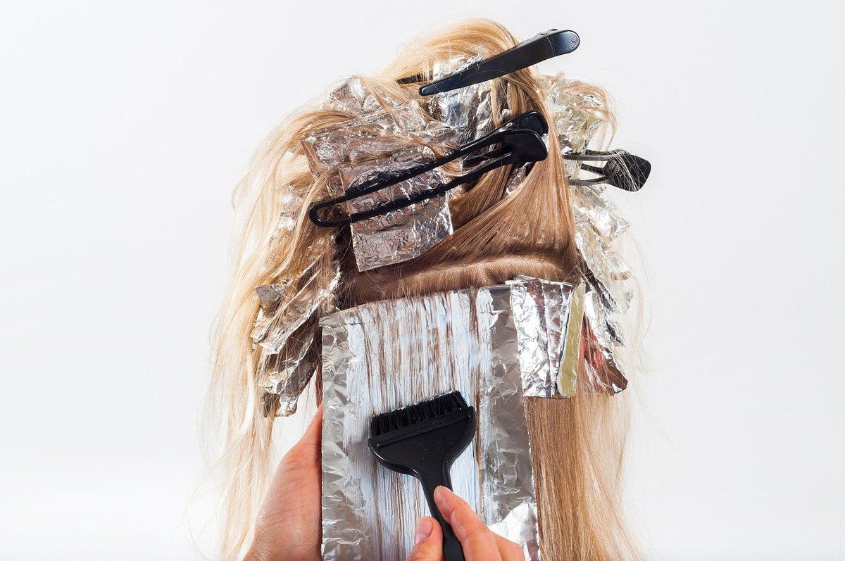 10 помилок під час домашнього фарбування, якими можна зіпсувати своє волосся. Під час домашнього фарбування можна зіпсувати своє волосся.