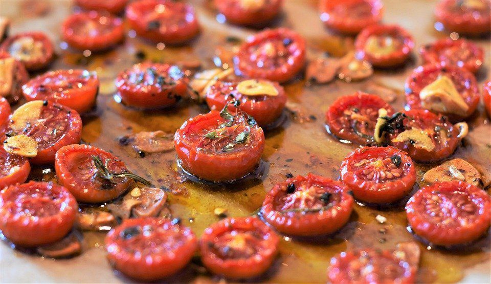 Прості способи використовувати м'які і перестиглі томати. Як швидко переробити велику кількість зіпсованих помідорів.