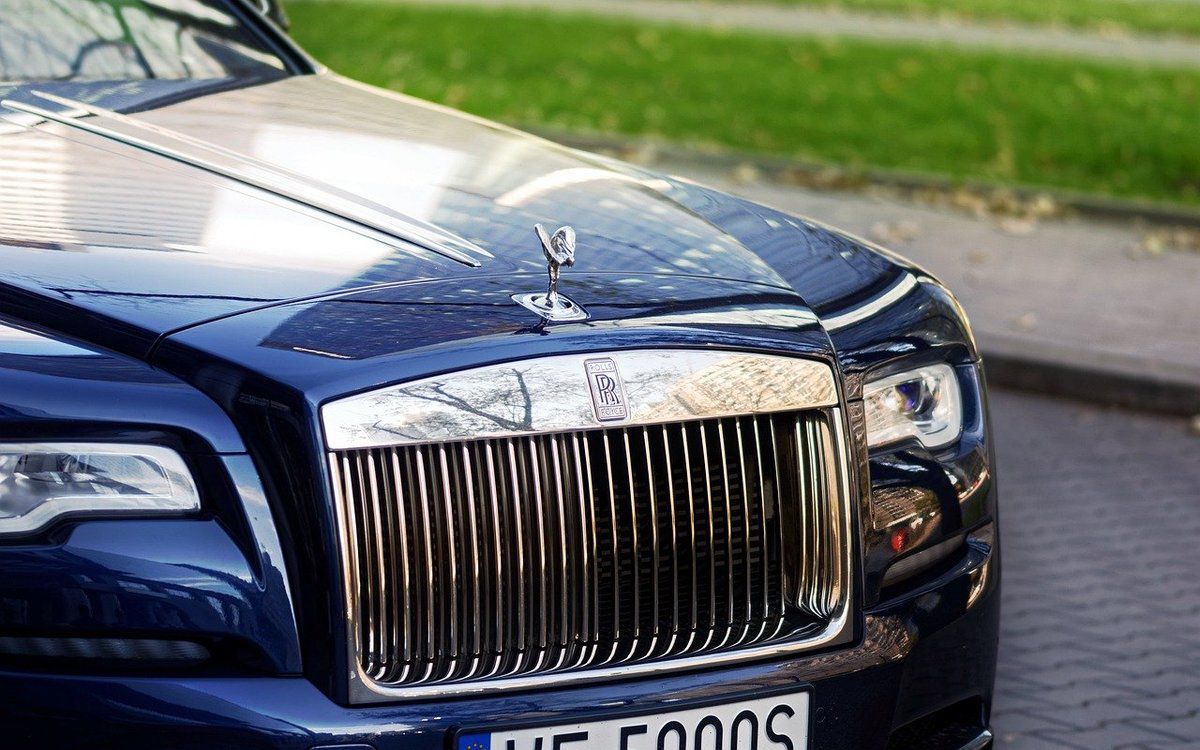Rolls-Royce планує випустити свій перший серійний електромобіль