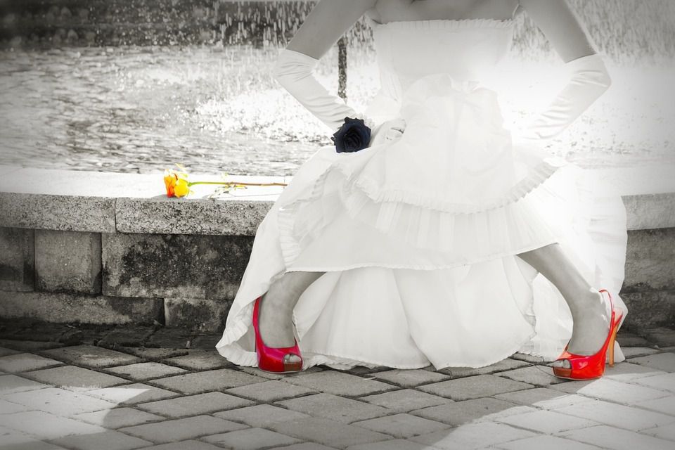 Традиції, прикмети і забобони про весільне взуття та на кожний день. Прикмети та повір'я про взуття.