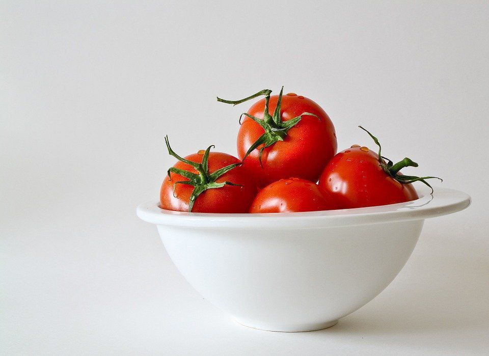 Що станеться з організмом, якщо почати вживати помідори. Помідори можуть бути корисними і шкідливими водночас.