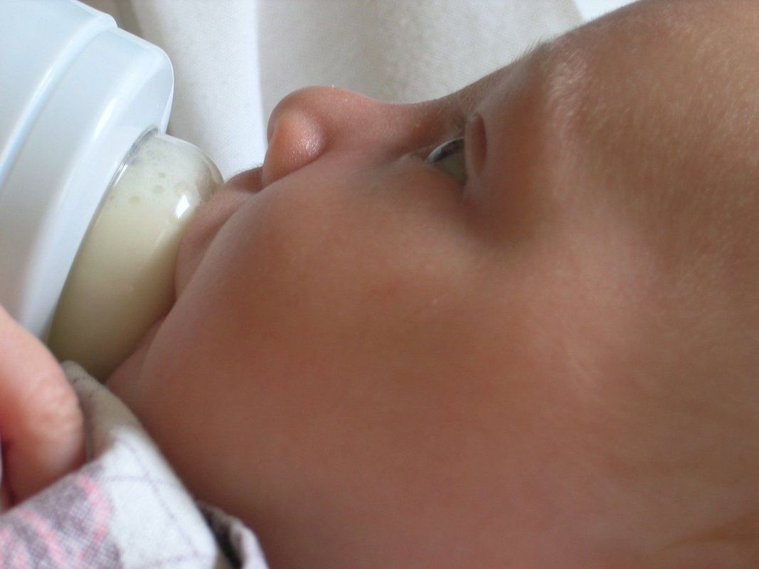 Вчені пояснили, чому по можливості краще уникати застосування молоковідсмоктувача. Молоковідсмоктувач може спровокувати астму у дітей.