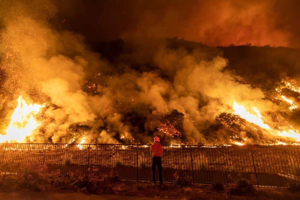 Масштабні пожежі в Каліфорнії — фото з дронів і з соцмереж. Каліфорнія охоплена пожежами, рівними яким не було багато років.