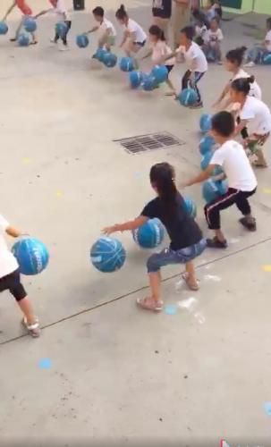 Малюки з китайського дитячого садочку одночасно здивували і налякали користувачів мережі своїми іграми в м'ячик. Командна робота дітей виглядає як тренування солдатів.