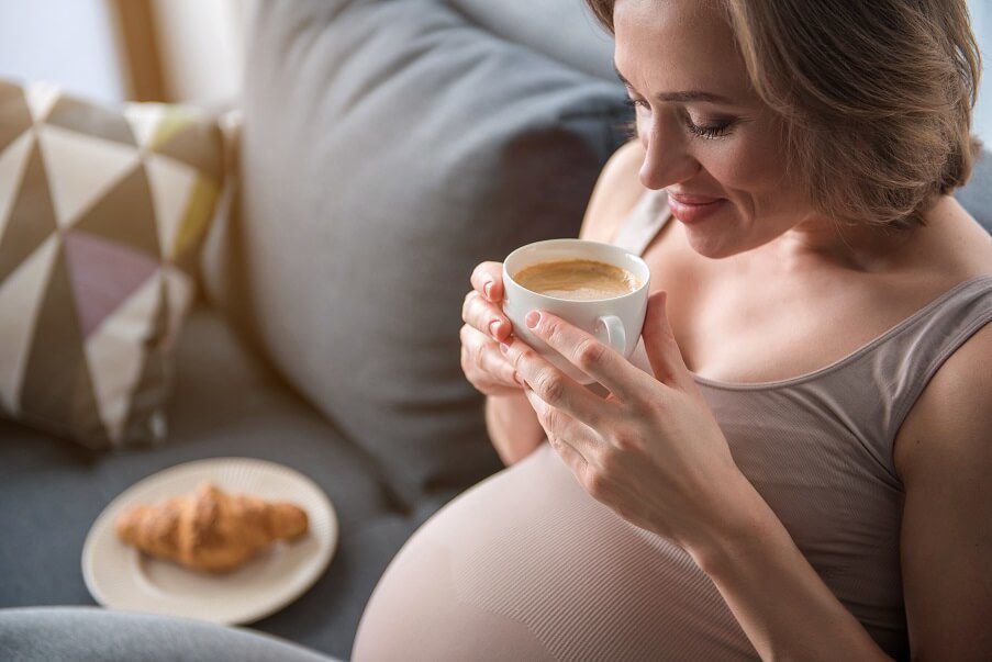 Вчені виявили, наскільки небезпечною є кава для вагітних жінок. Вагітним треба вживати каву дуже обережно.