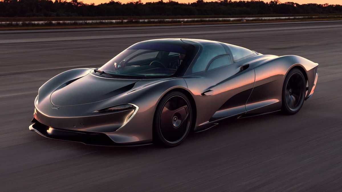 McLaren Speedtail — перша у світі модель автомобіля, яка здатна заряджатися "по повітрю". Фахівці компанії розповіли про новітнє оснащення моделі McLaren Speedtail з гібридною установкою.