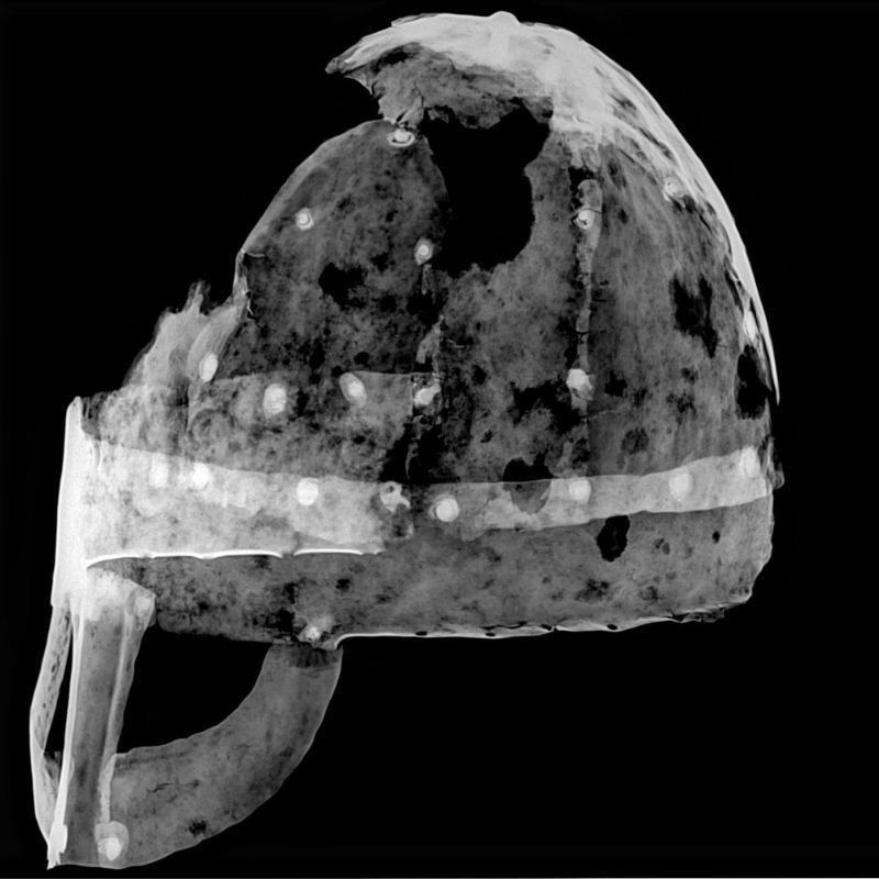 Вчені визначили вік найдавнішого шолома вікінгів, який був знайдений в 50-х роках в Англії. Такі шоломи часто носили воєначальники.