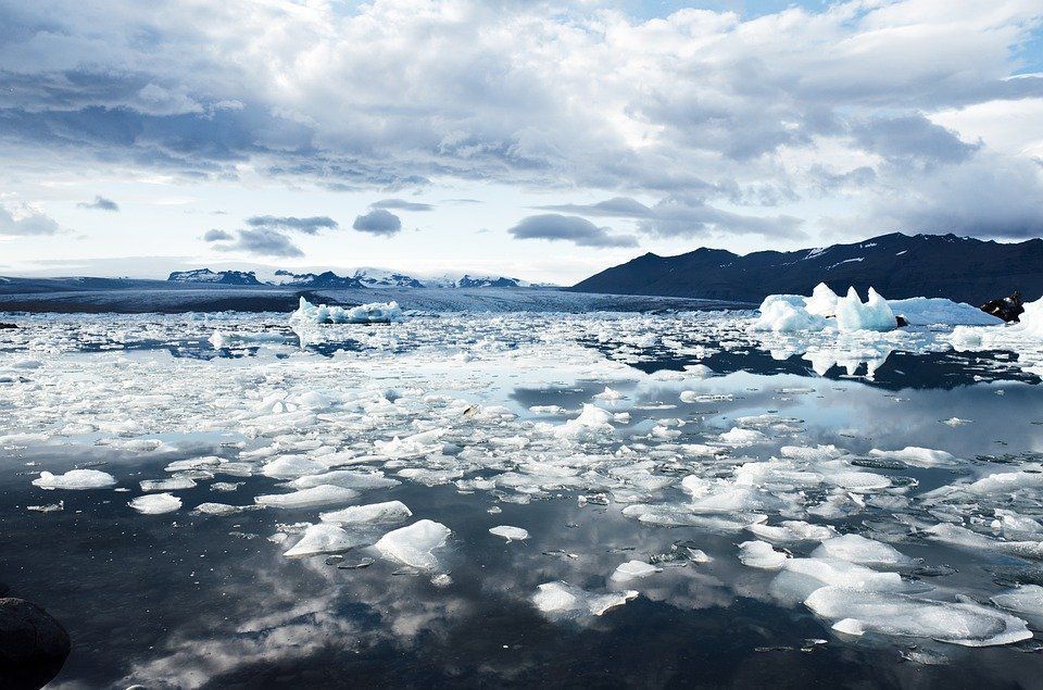 Танення льодовиків призвело до збільшення об'єму льодовикових озер майже на 50% за останні три десятиліття. Льодовикових озер стало в півтора раза більше.