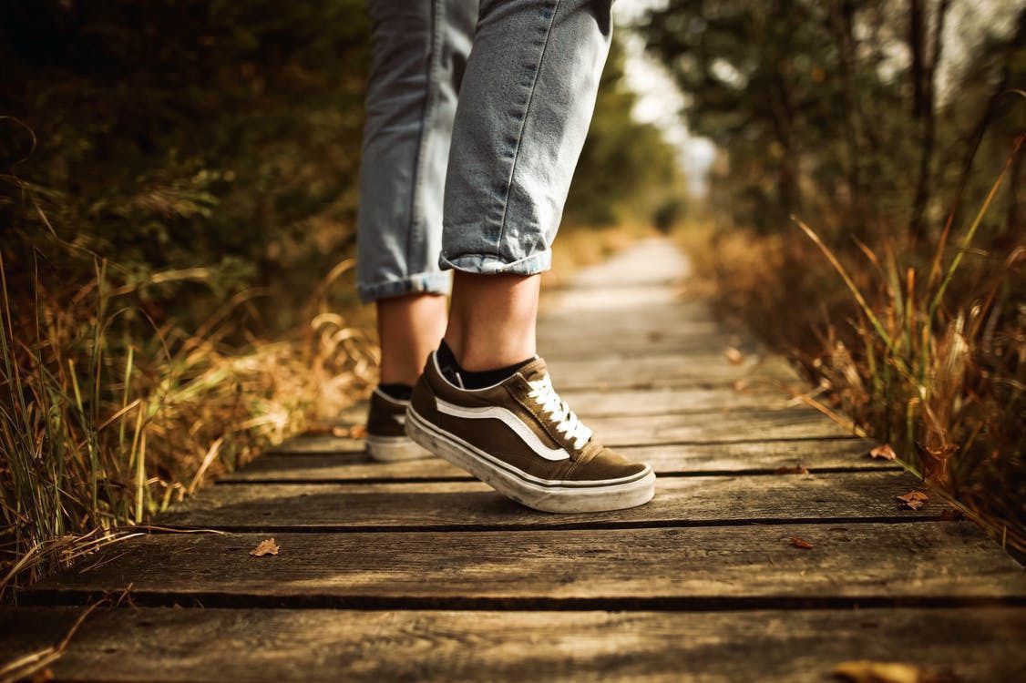 У схудненні допоможе ходьба на носочках — під час неї витрачається більше енергії та активуються м'язи. Ходьба на всю стопу не дає такого результату.