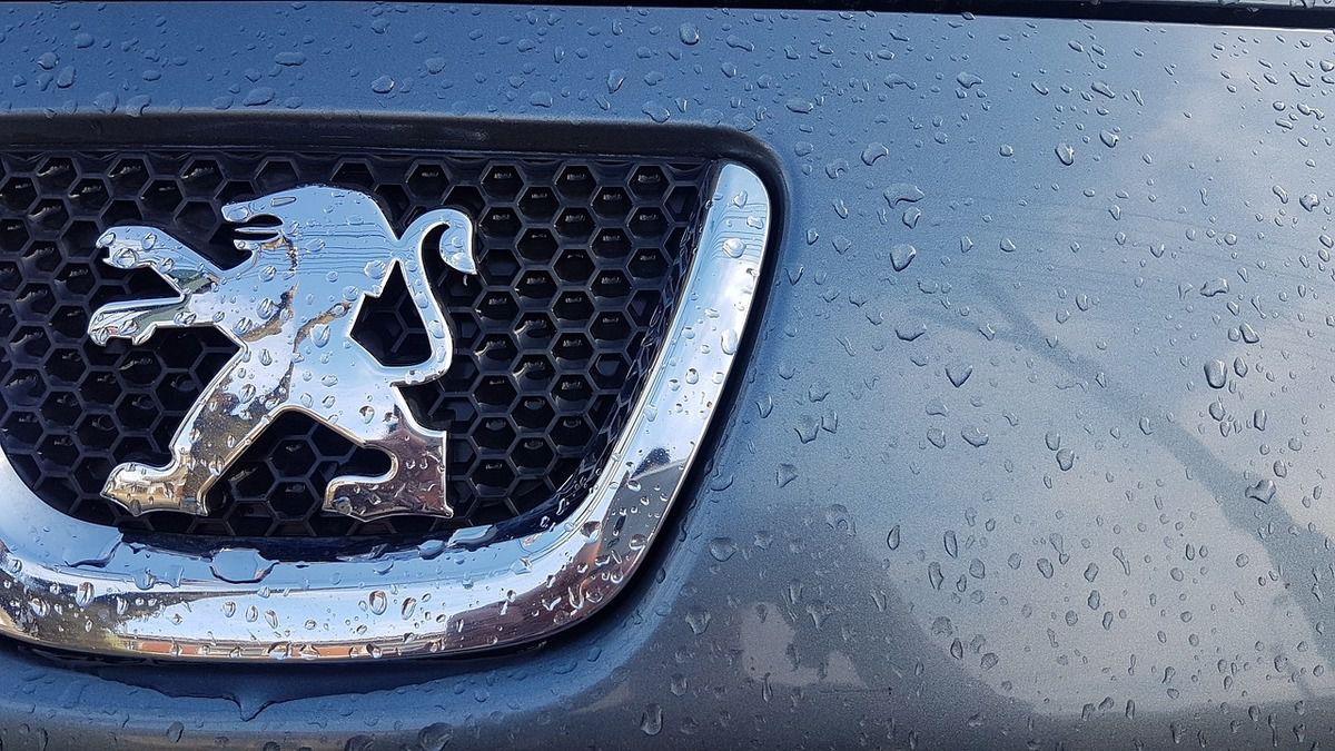 Назад у минуле: автобренд Peugeot кардинально змінить свій логотип. Peugeot робить серйозну ставку на минуле.