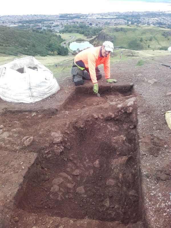Шотландські археологи знайшли руїни міста загадкового кельтського племені. Стіни доісторичного городища виявили на вершині гори Трон Артура.