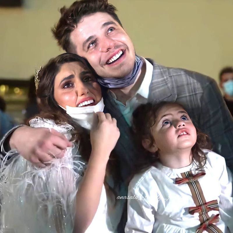 Пара з Сирії хотіла дізнатися стать майбутньої дитини, але замість цього отримала гнів Мережі. Блогери з Сирії були розкритиковані за витрату $ 95 тис. на світлове шоу на Бурдж-Халіфа.