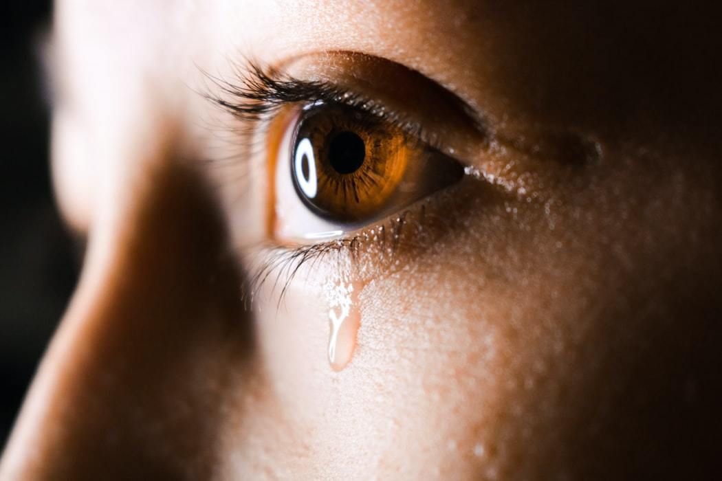 Що може довести до сліз різні знаки Зодіаку. Астрологи розповіли про основні причини сліз у представників зодіакального кола.