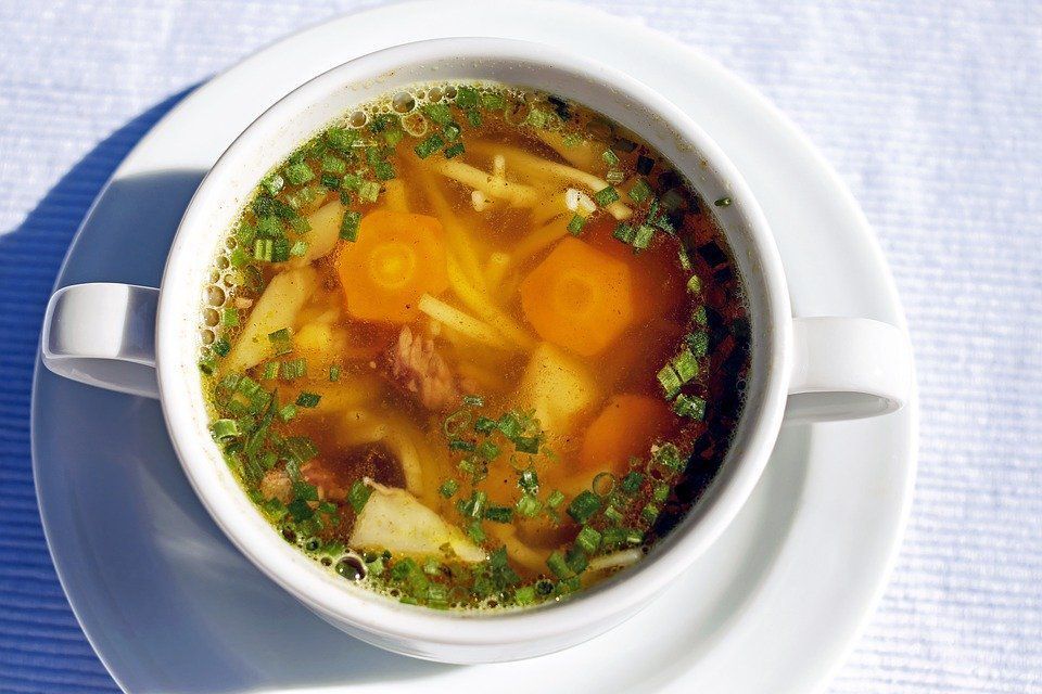 Чи обов'язково потрібно їсти суп кожен день чи це міф. Як зробити першу страву корисною.
