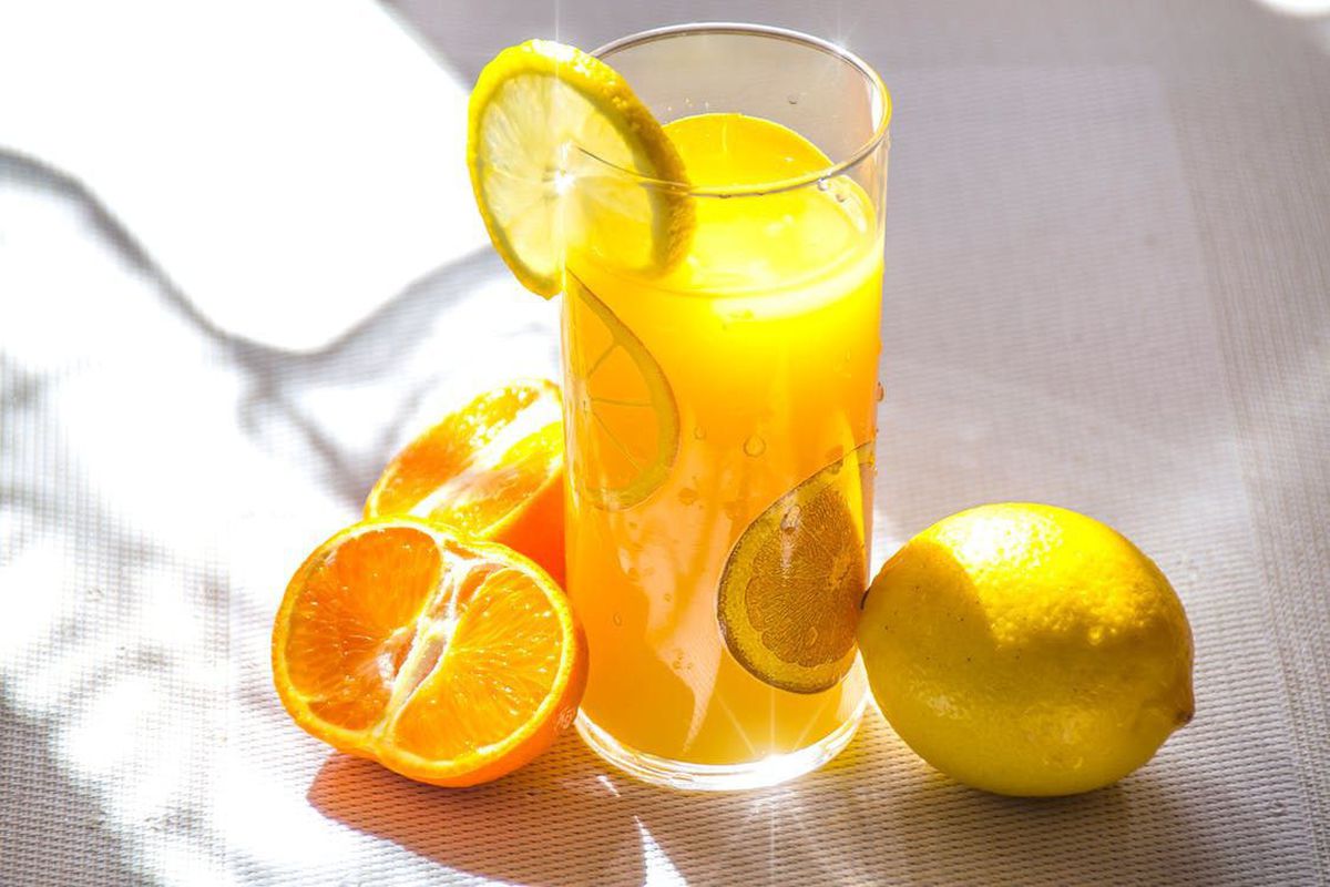 Дієтологи розповіли, чому не можна пити апельсиновий сік зранку. Коли краще пити сік, щоб він приносив лише користь?