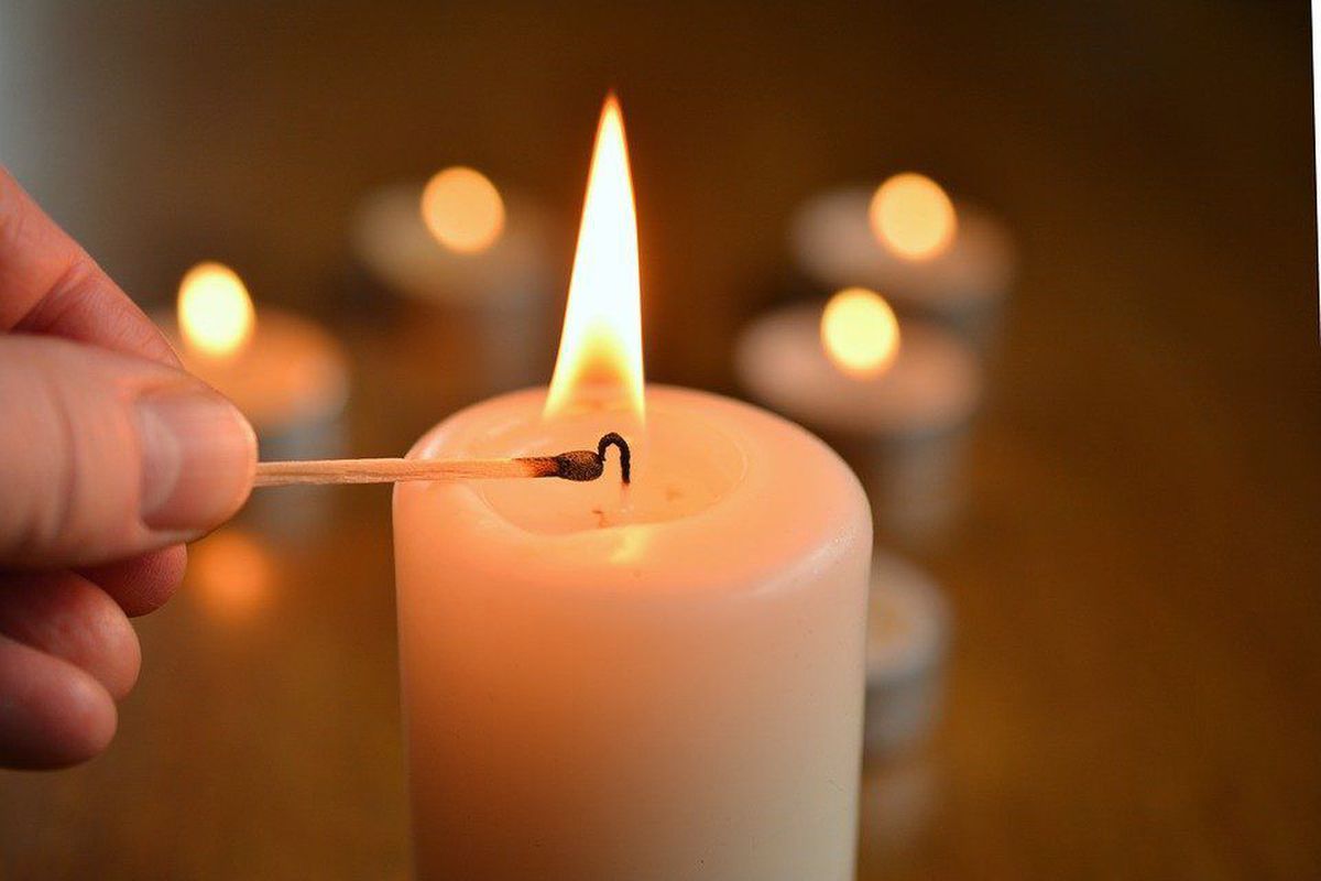 Які свічки можна запалювати в будинку та способи позбавлення від негативної енергії. Свічки, які забороняється запалювати, щоб не накликати біду.