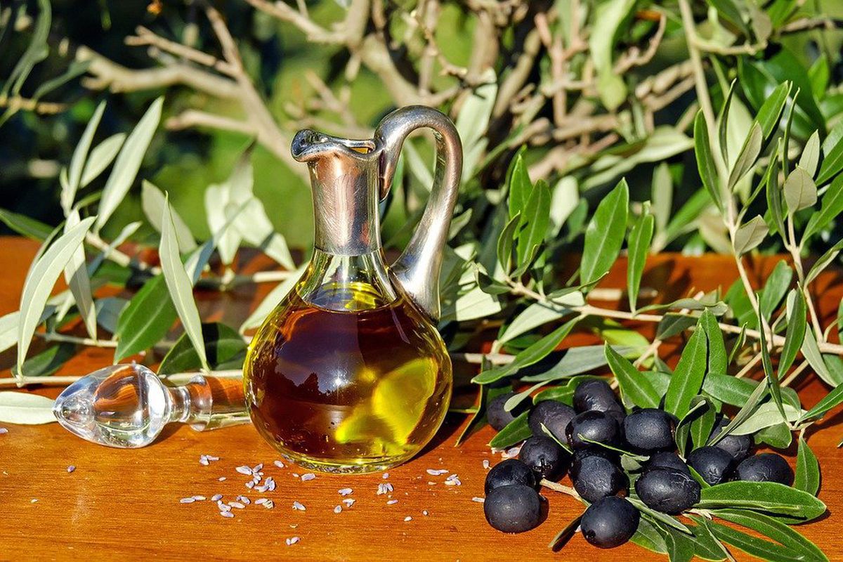 Чому деякі продукти не рекомендується смажити на оливковій олії та що може статися. Що станеться з оливковою олією після смаження.