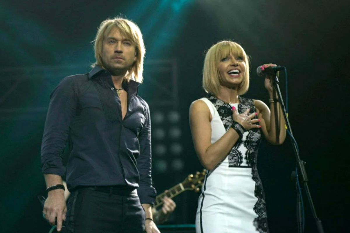 Українська співачка Таюне, ймовірна дружина Олега Винника, вийшла на сцену разом з ним. Пара виступила на концерті в Житомирі.
