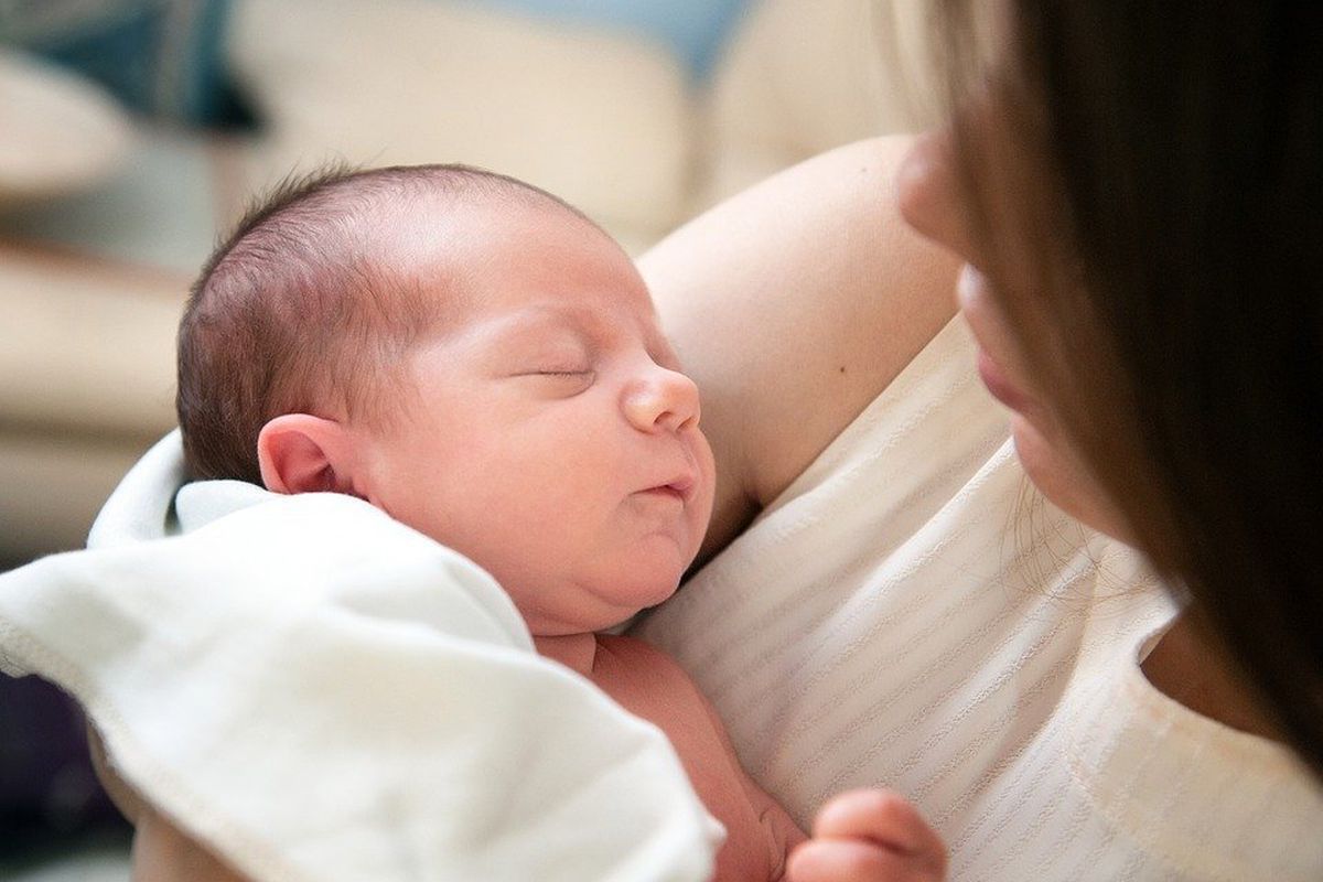 Вчені з'ясували, чому для немовлят велике значення має прямий контакт зі шкірою матері. Чому матері важливо якомога частіше торкатися до дитини.